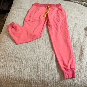 Figs scrubs joggers XS pink